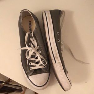 grey converse low top